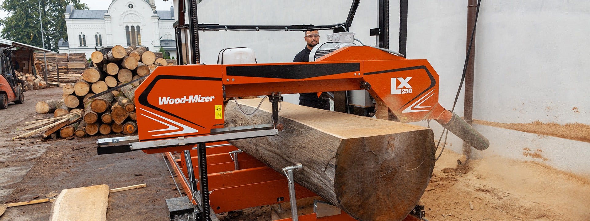 Wood-Mizer LX250 Sawmill for Large Log Processing in a Modern Sawmill