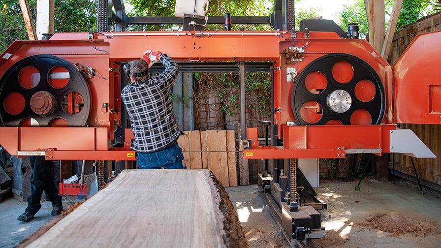 The process of blade changing takes only a few minutes